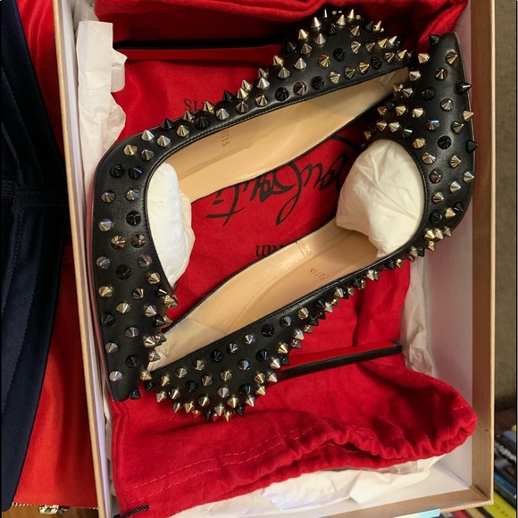 Christian Louboutin women heels - Picture 2 of 8